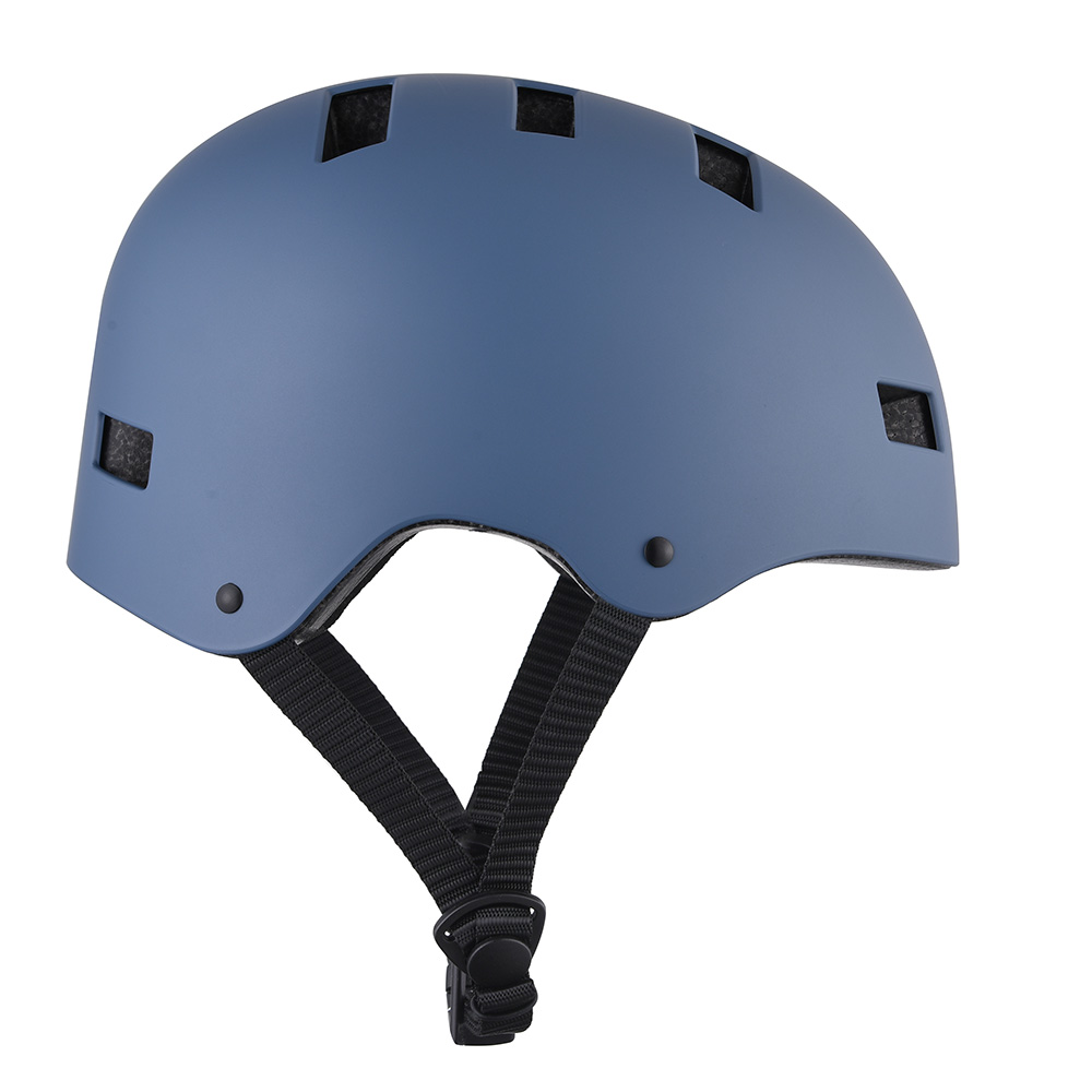 casco de patinaje