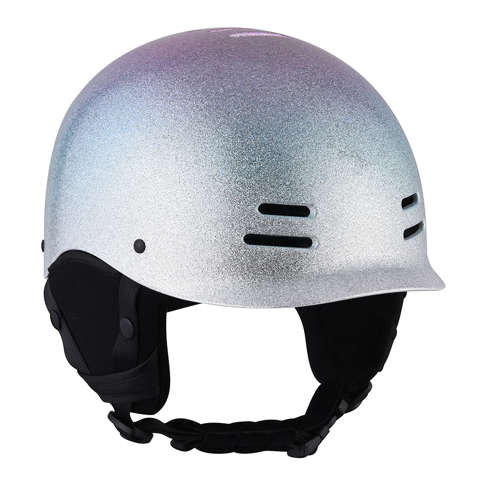 Se venden cascos de esqui.