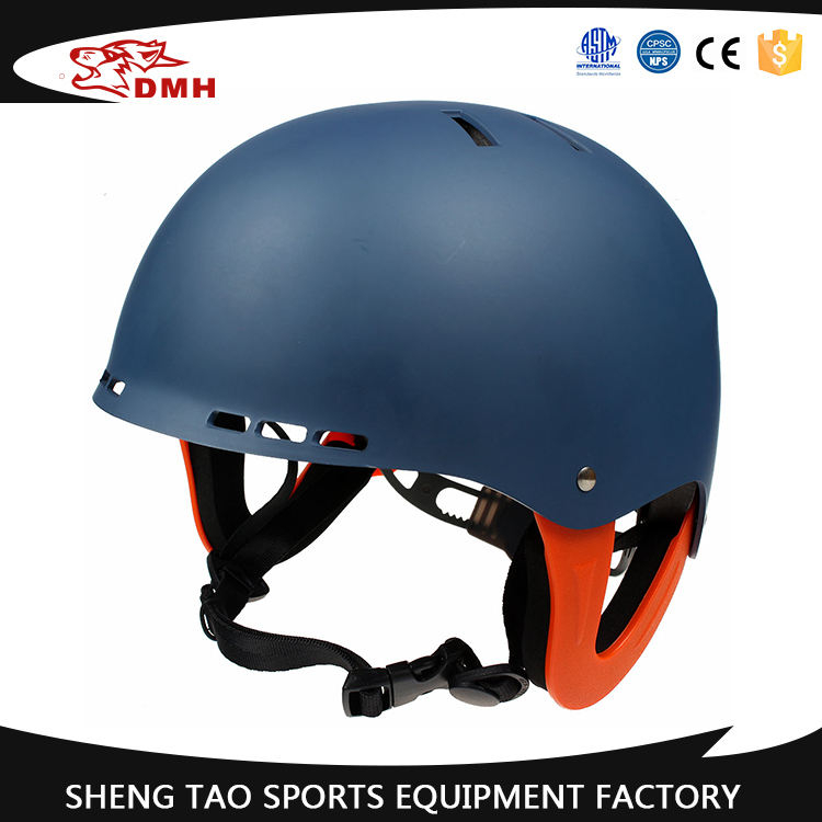 Casco de piragüismo seguro para deportes acuáticos