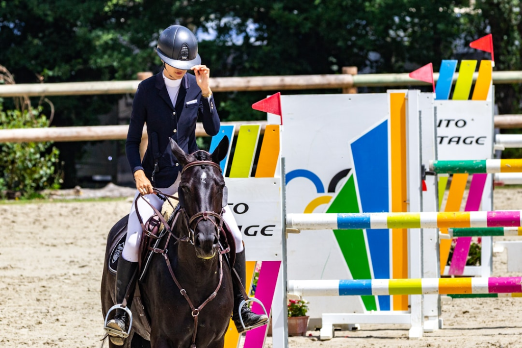 casco para montar a caballo