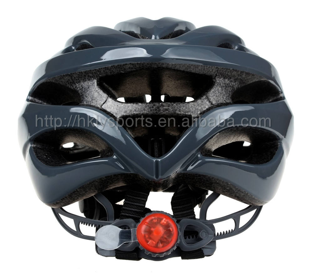 Casco de bicicleta al por mayor de moda para adultos con luz LED para bicicleta